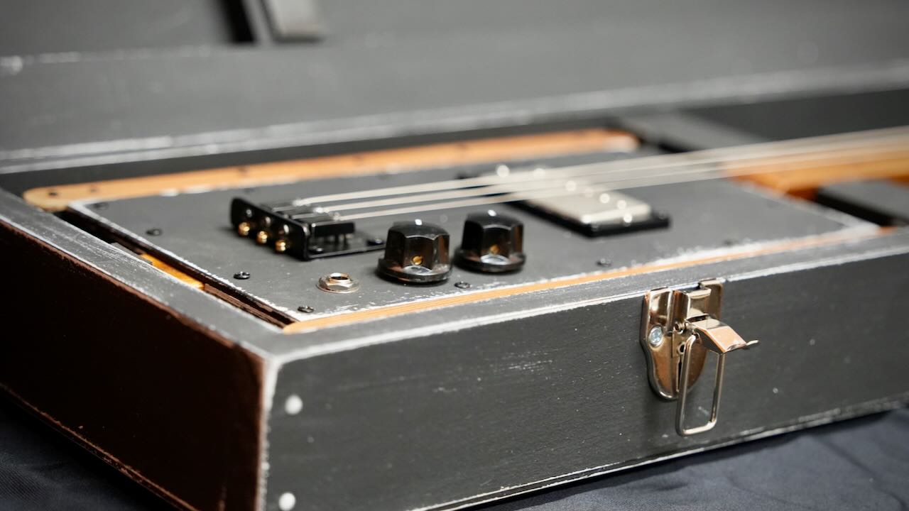 Buzz Box Touring with Road Case - Three String
