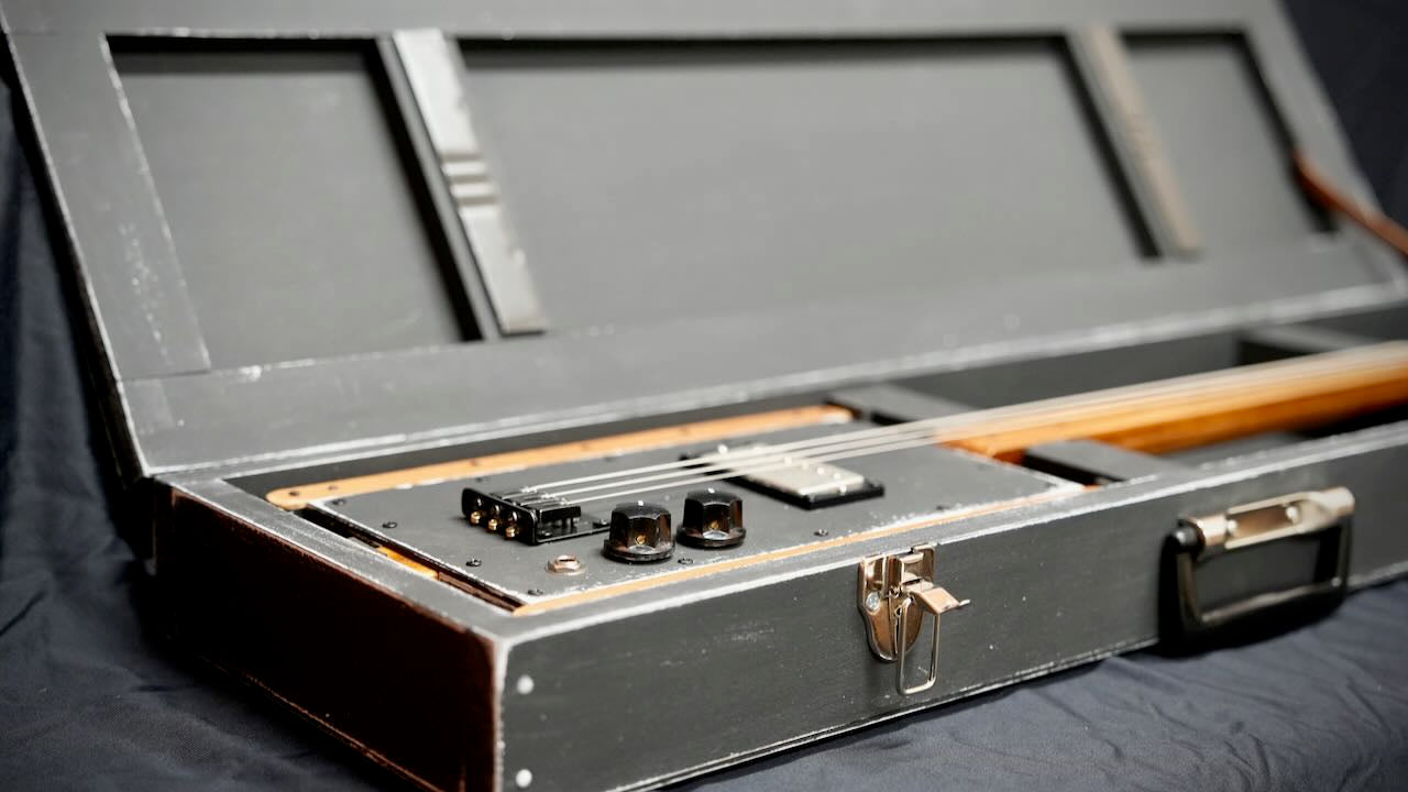Buzz Box Touring with Road Case - Three String
